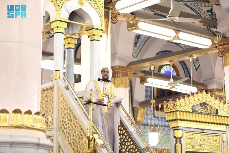 خطيب المسجد النبوي: رمضان يوحّد الأمة ويهذّب النفوس ويصقل الإرادة