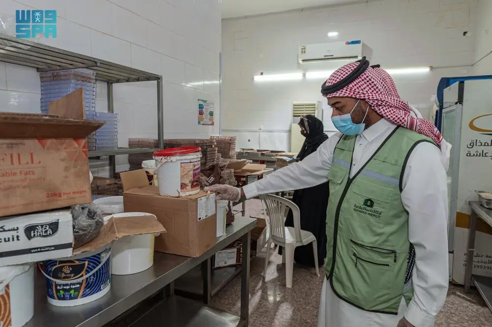 ضبط معملًا مخالفًا لإعداد الحلويات بمواد منتهية الصلاحية