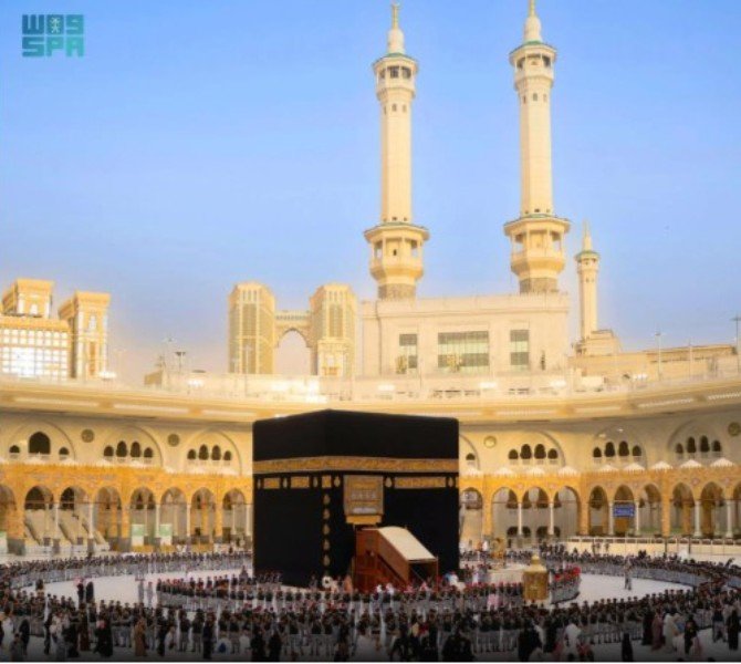 غسل الكعبة : عناية ودقة تجسّد شرف المكان وقدسيته