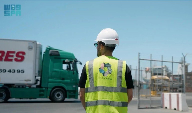ميناء ” نيوم ” يحقق 50% خفضًا في زمن وصول الشحنات