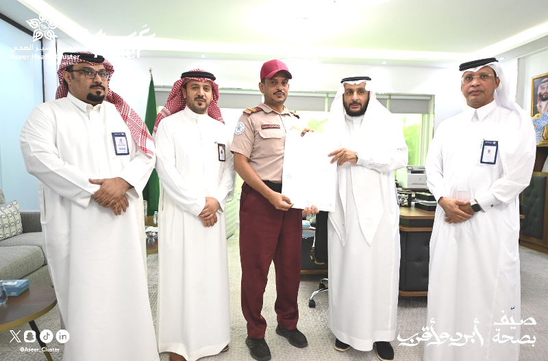 سيدة سودانية تستنجد بحراس للأمن وصحي عسير يُكرمهم