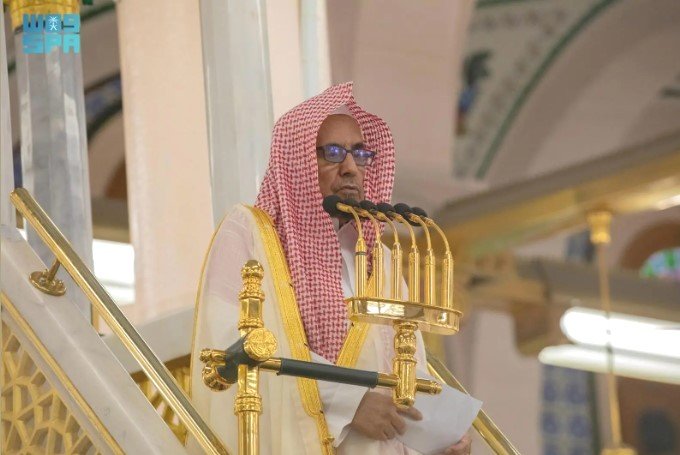 الشيخ حسن : كلمة (لا إله إلا الله) توجب الكفر بعبادة غير الله