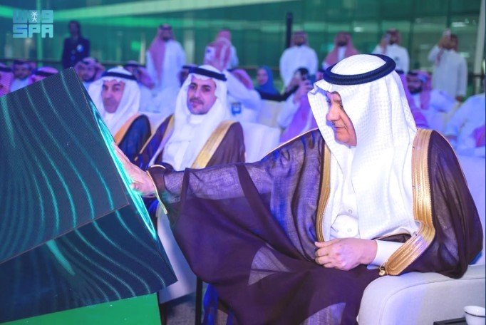 وزير ” البيئة ” يطلق مرحلة جديدة في قطاع إدارة النفايات
