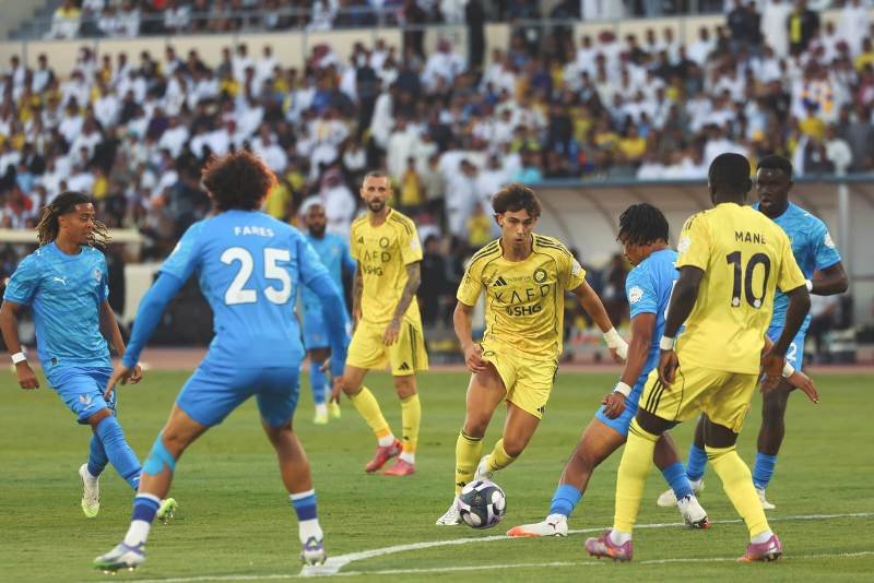 بثلاثية النصر يعبر نيوم ويحافظ على الصدارة