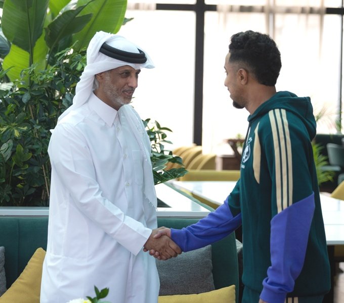 وزير الرياضة والشباب بدولة قطر يزور بعثة الأخضر