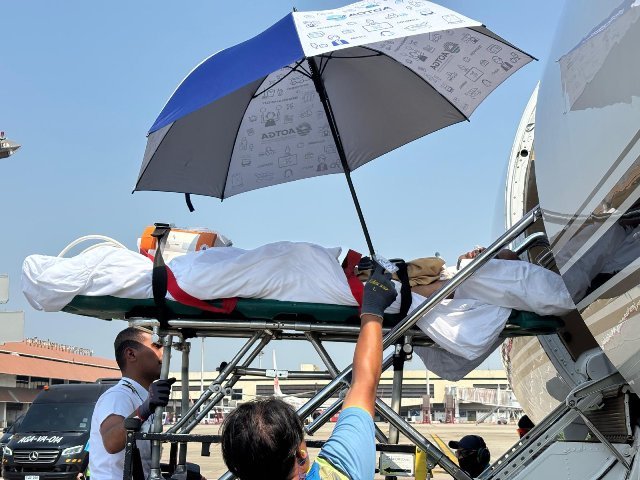السفارة في تايلند وماليزيا تنقلان مواطن ومواطنة لاستكمال علاجهما بالمملكة