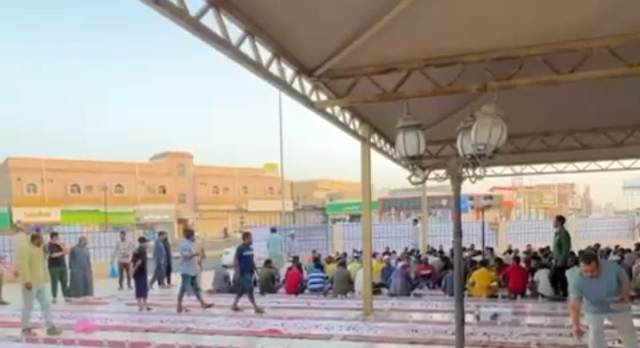 دعوي ” تربة ” يفطر 400 شخصا يوميا وينقل 3500 معتمرا