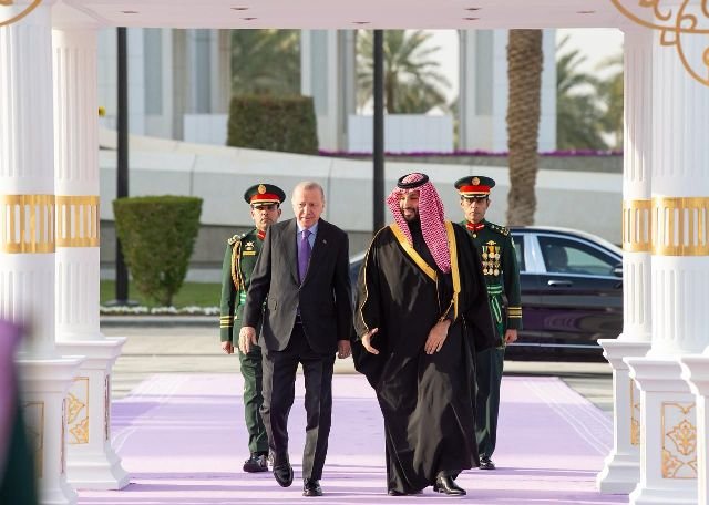ولي العهد يستقبل رئيس تركيا ويعقدان جلسة مباحثات رسمية