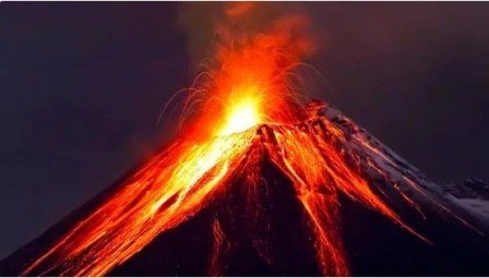 ثوران بركان جبل توكاتشي للمرة الأولى منذ عام 2004