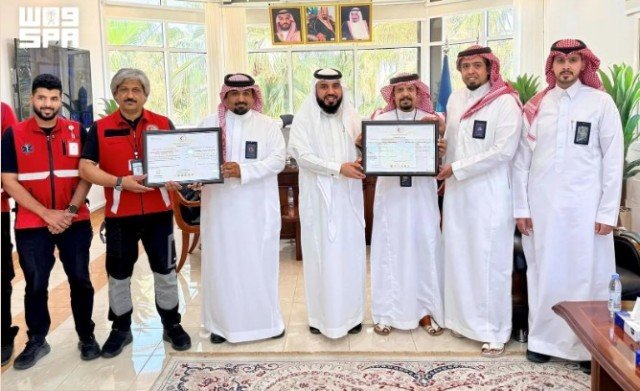 الهلال الأحمر يمنح إدارة جمرك منفذ حالة عمار شهادتي الامتثال