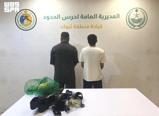 ضبط مخالفين لمزاولة الأنشطة البحرية في محافظة الوجه