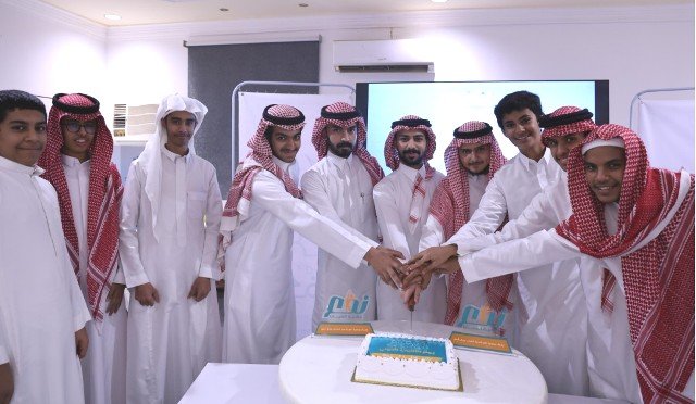 جمعية نفع الشبابية برجال ألمع تفعّل اليوم الدولي للشباب