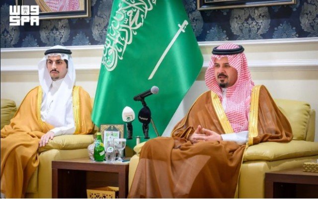 أمير المدينة المنورة يزور محافظة بدر ويلتقي أهاليها