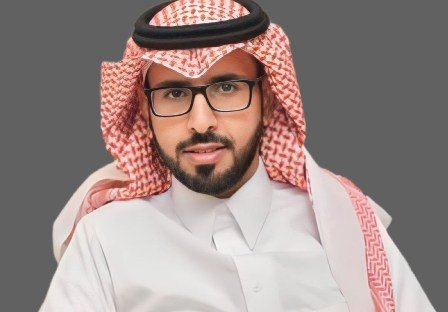 آل عبود يجدد الاعتزاز بمسيرة الوطن ومنجزاته