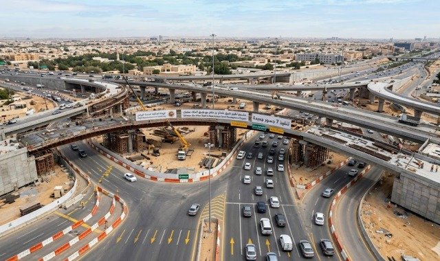 تنفيذ جسر جديد على طريق عثمان بن عفان مع أنس بن مالك بالرياض